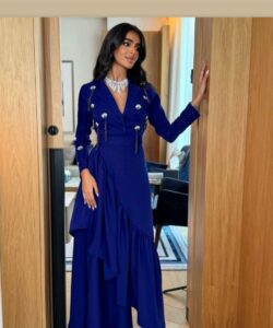 أجمل فستان سهرة لون نيلي