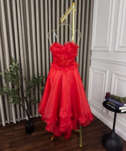 احلى فستان بنات سن محير لون احمر