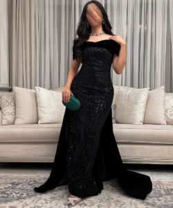 فستان سهرة مخمل بذيل طويل روعه