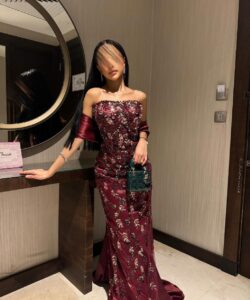 فستان سهرة بذيل طويل فخم