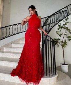 أجمل فستان سهرة لون أحمر بتصميم فخم وانيق