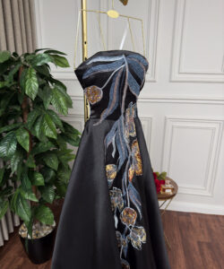 فستان سهرة بدون أكمام بتصميم فخم وانيق