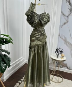 أجمل فستان سهرة لون زيتي