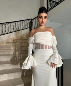 فستان سهرة لون اوفوايت