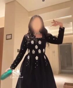 فساتين سهرة لون أسود جوخ فخمة وانيقه