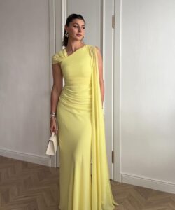 أجمل فستان سهرة لون اصفر ناعم