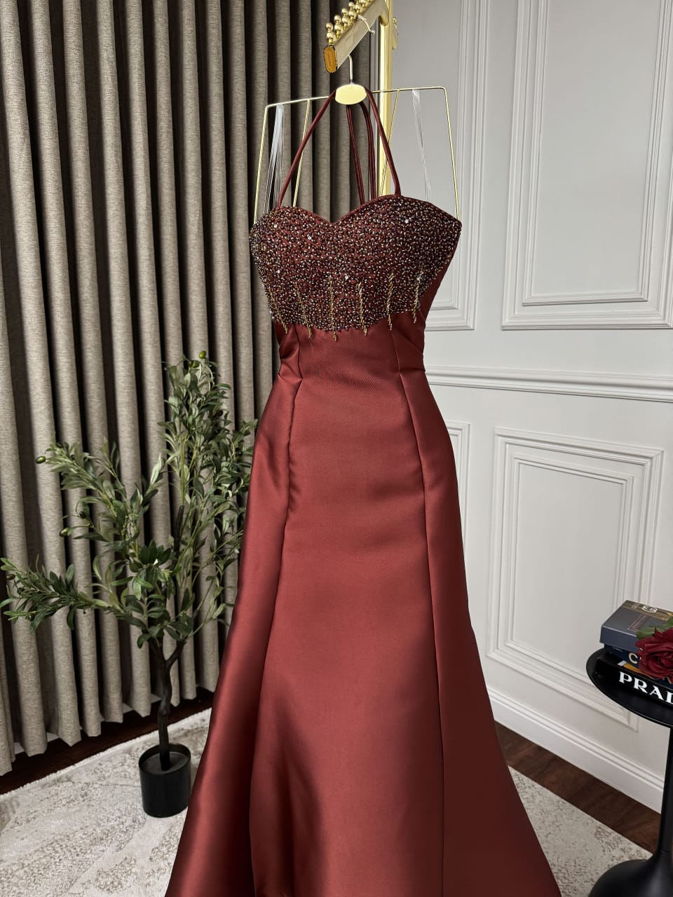 فستان سهرة فخم وأنيق - الصورة 6