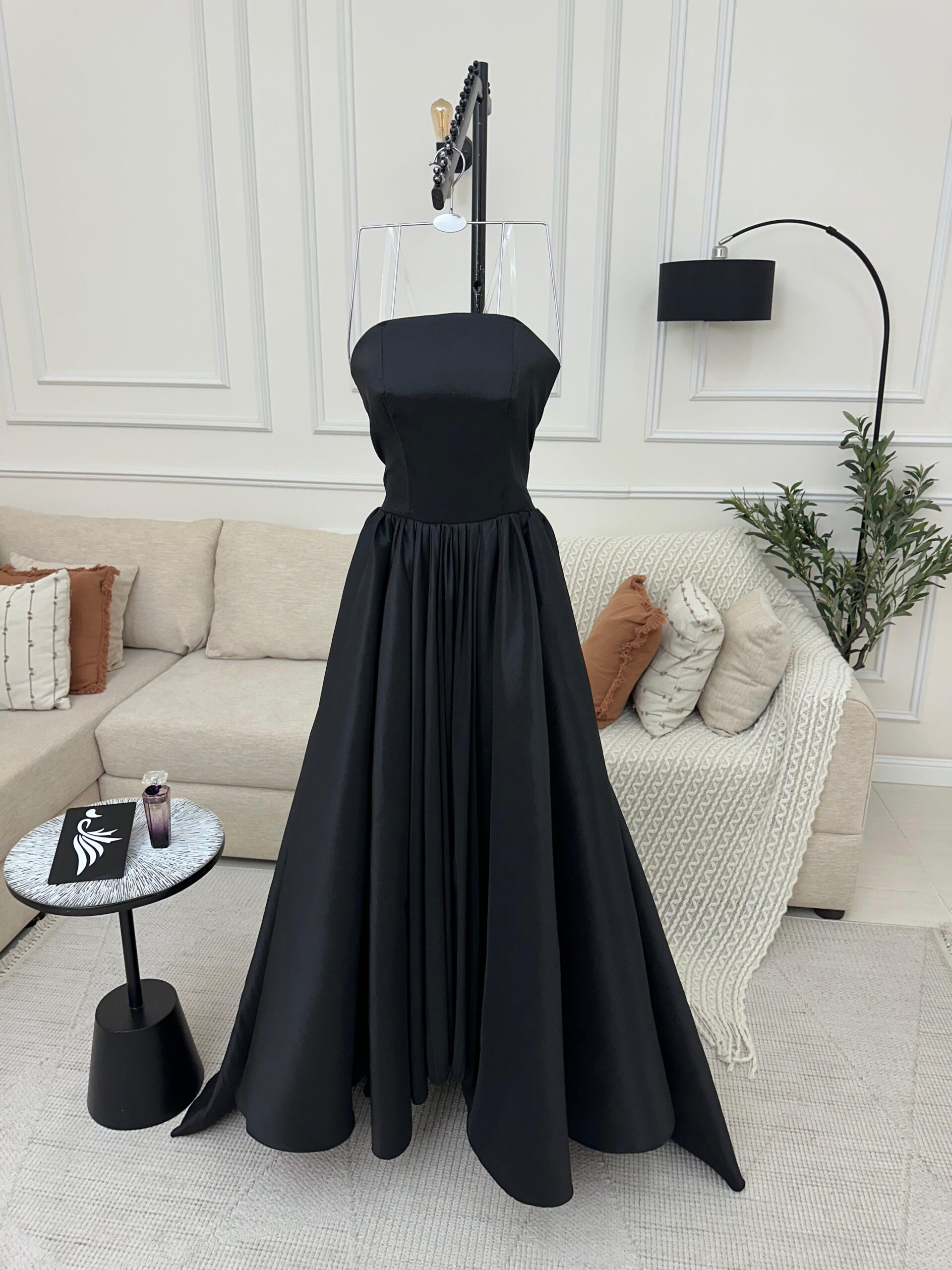 فستان سهرة لون اسود طويل روعه - الصورة 4