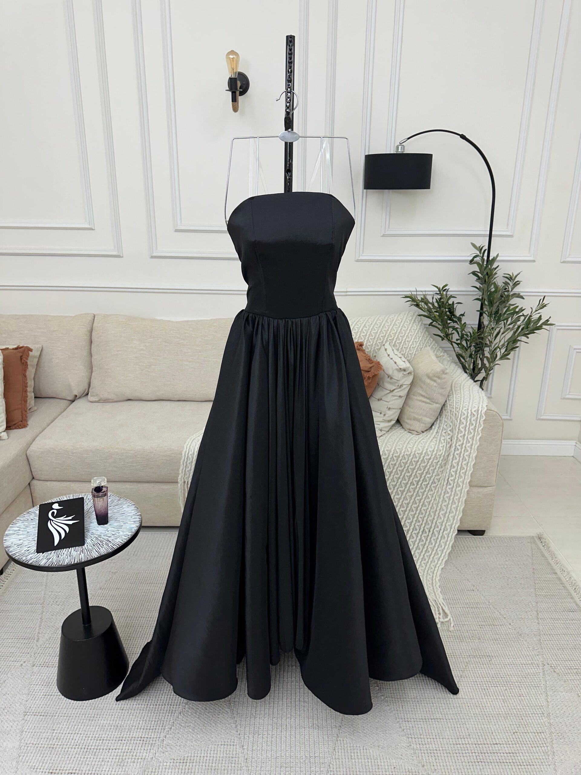 فستان سهرة لون اسود طويل روعه - الصورة 3