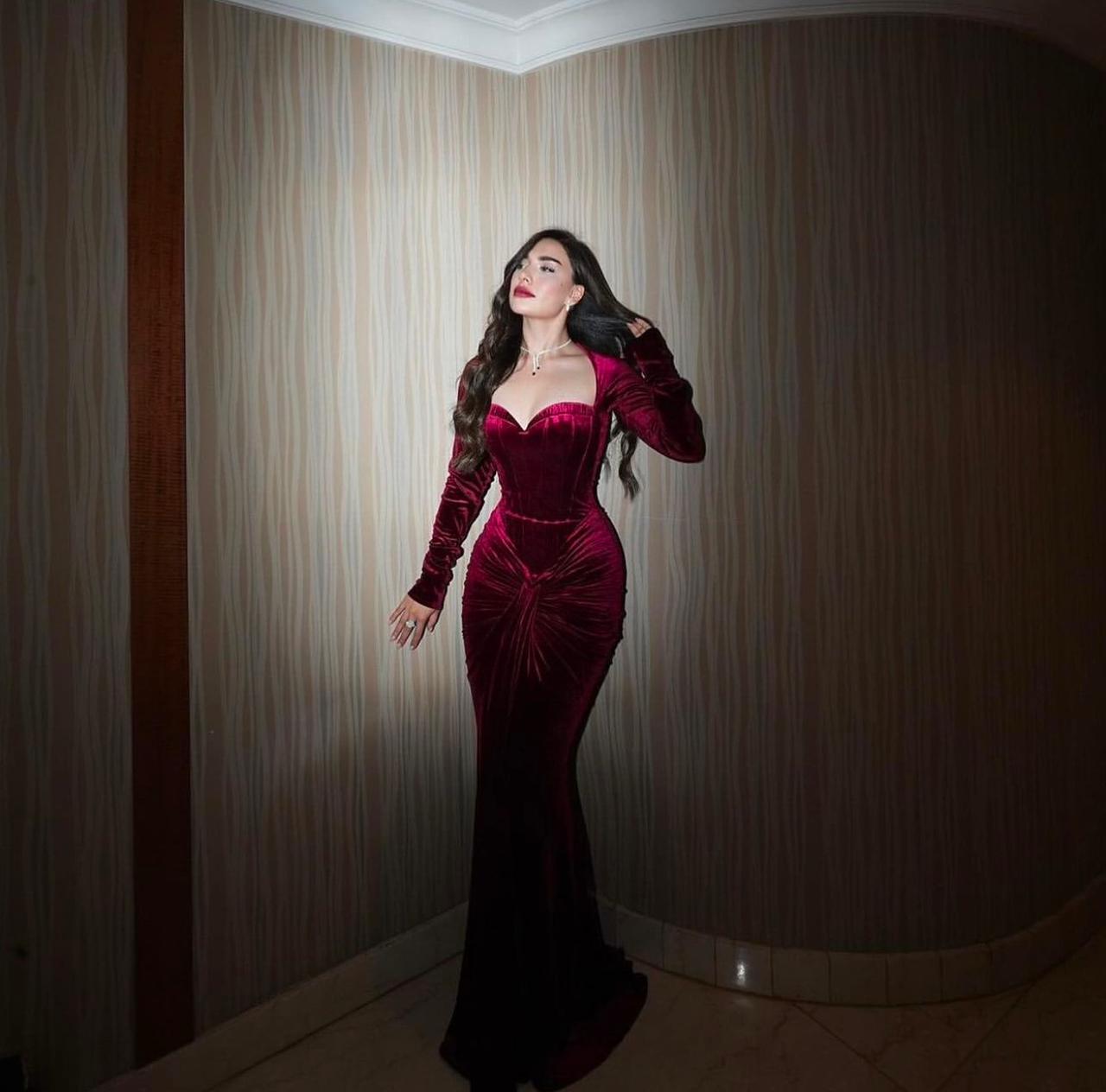 فستان سهرة مخمل عودي تحفه