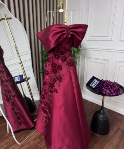 فستان سهرة لون عنابي مطرز روعه