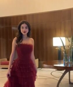 فستان سهرة لون احمر تل روعه