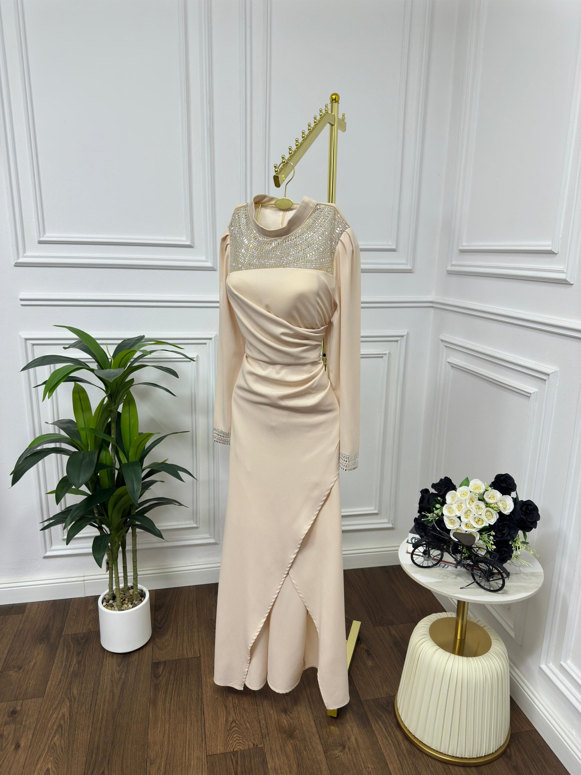 فستان سهرة فخم وانيق - الصورة 4