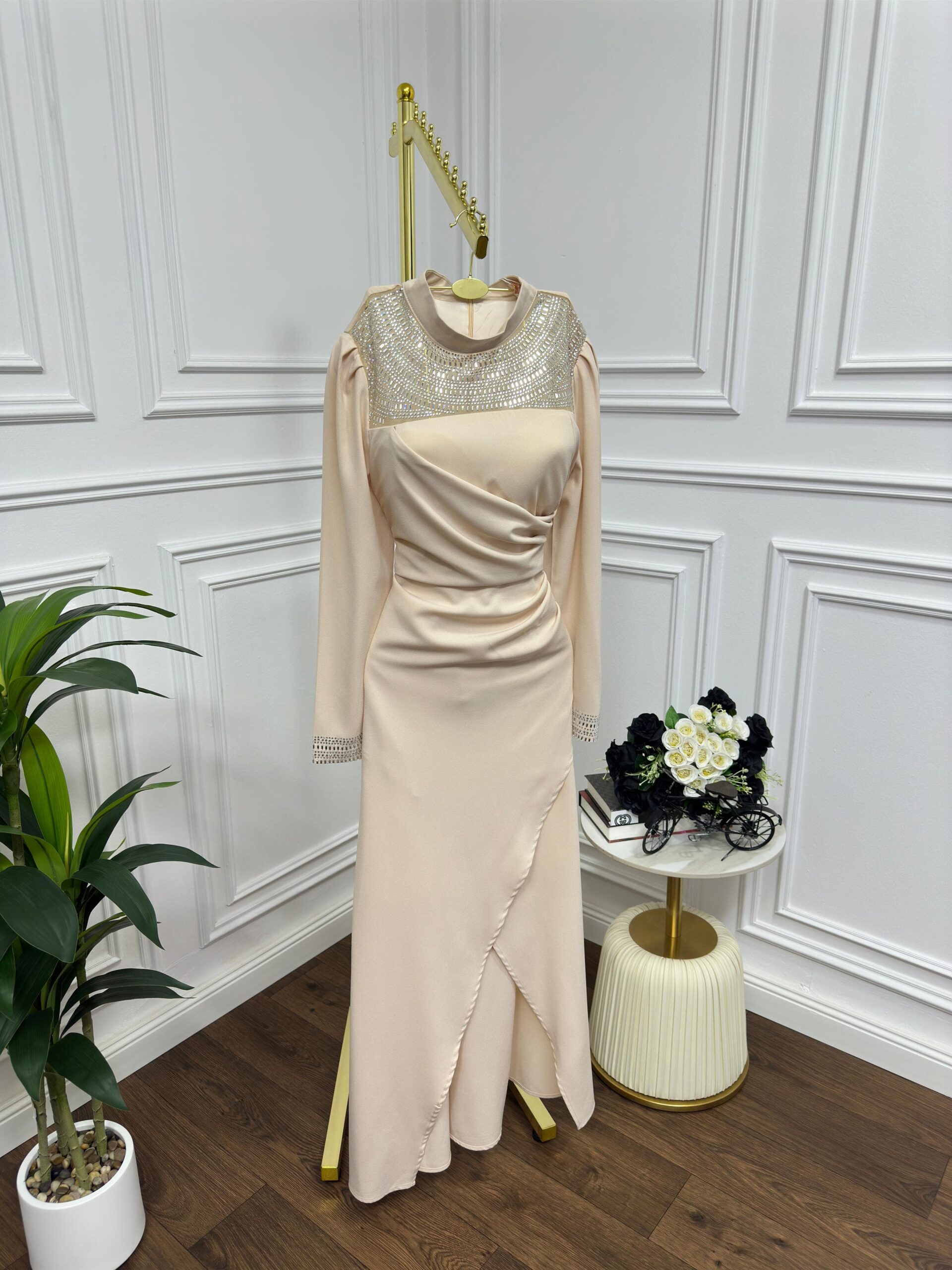 فستان سهرة فخم وانيق - الصورة 7