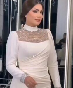 فستان سهرة لون أبيض تحفه