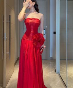 فساتين سهرة لون أحمر