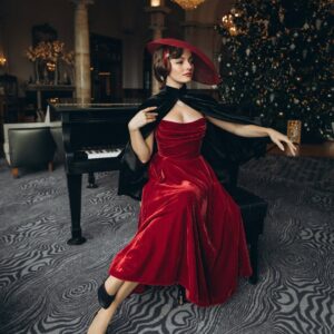 فساتين سهره لون احمر في اسود