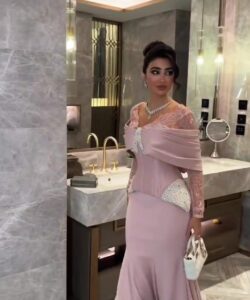 فساتين سهره لون وردي