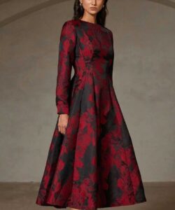 فستان سهرة لون احمر في اسود