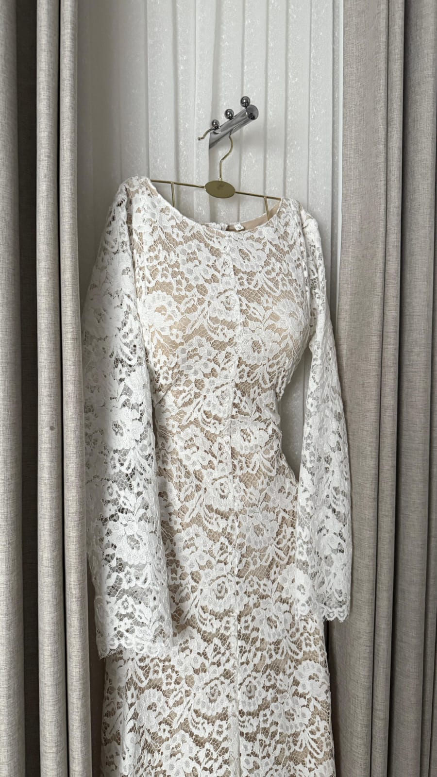 فستان سهرة لون ابيض