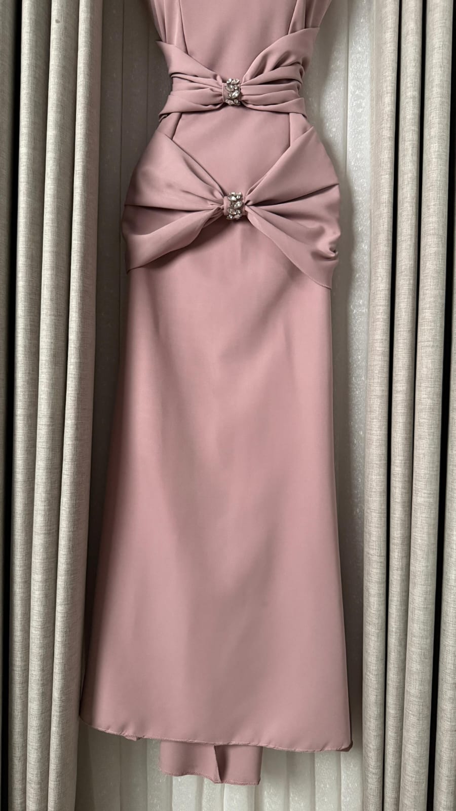 فستان سهرة لون وردي - الصورة 3