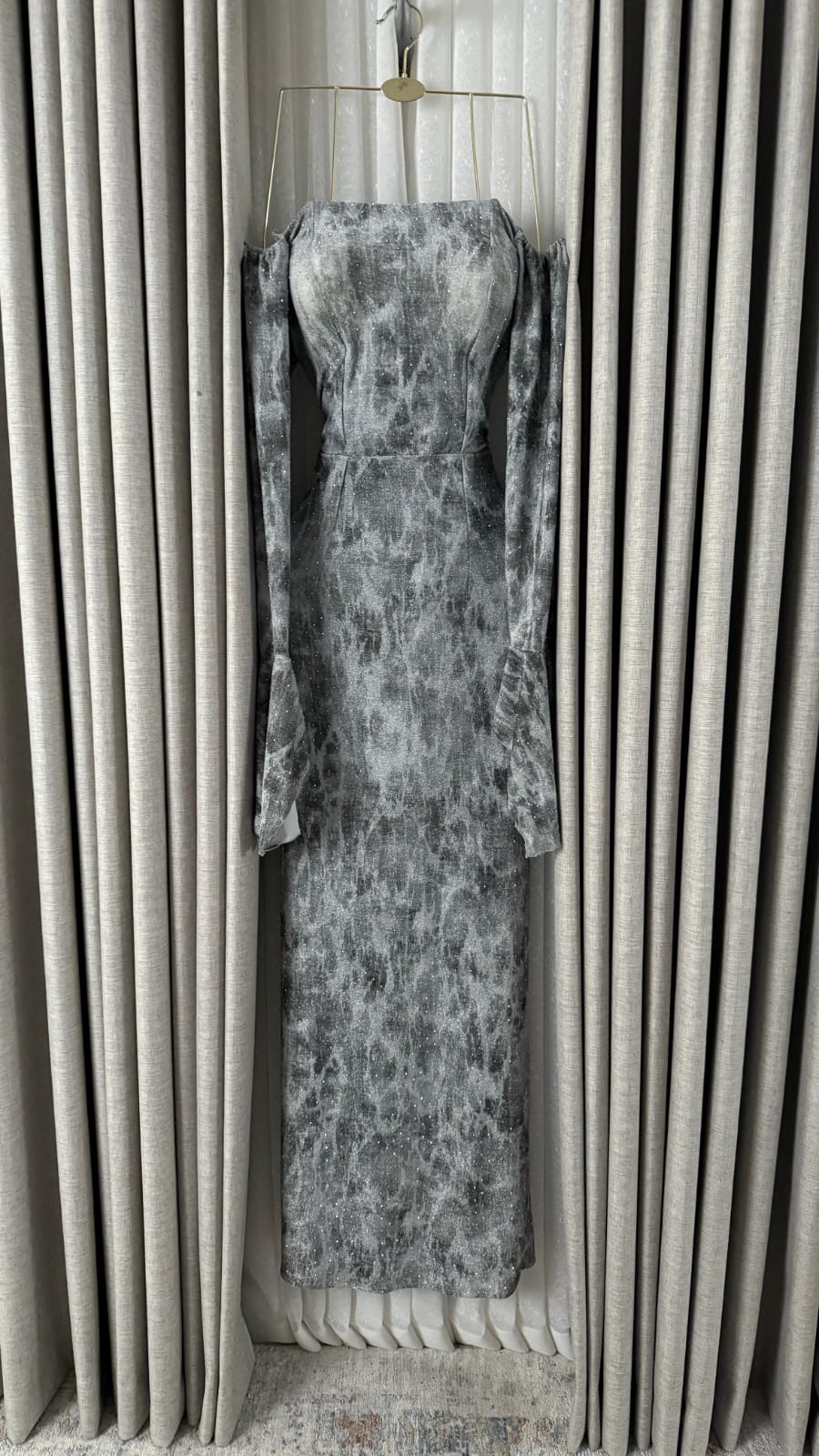 فستان سهرة لون رصاصي - الصورة 4