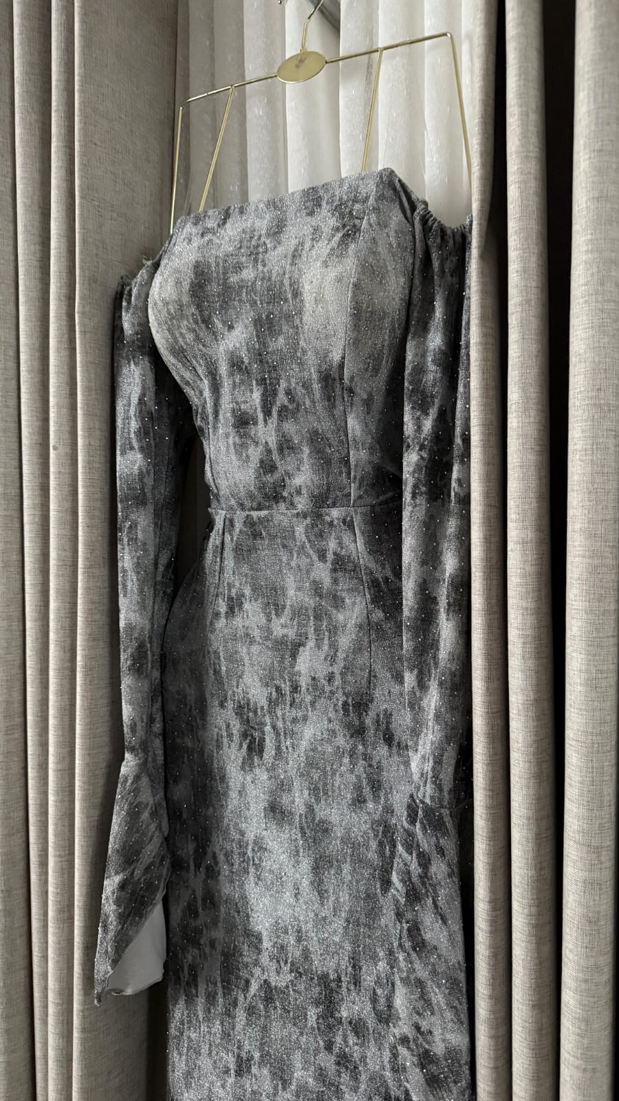 فستان سهرة لون رصاصي - الصورة 3