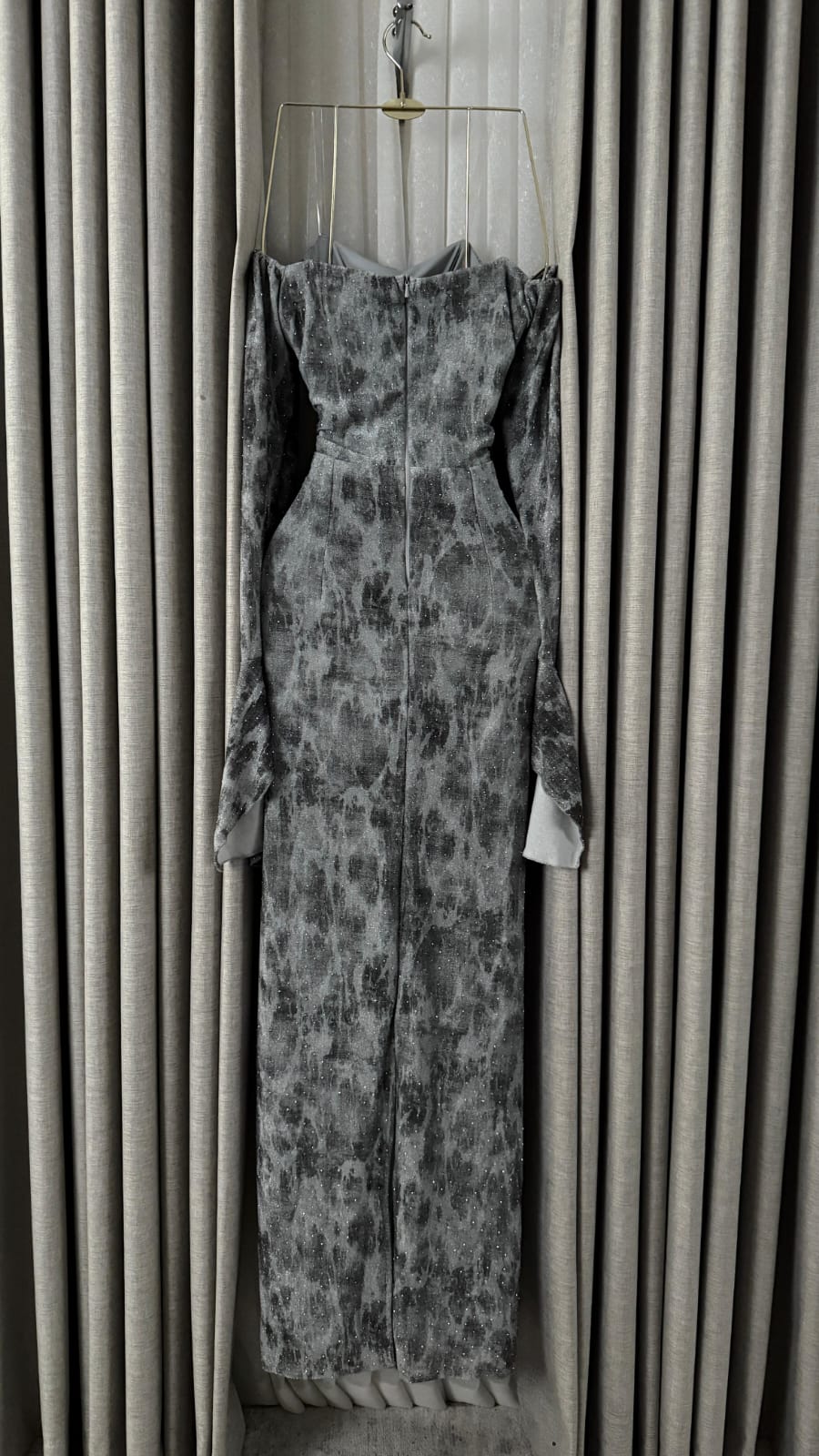 فستان سهرة لون رصاصي